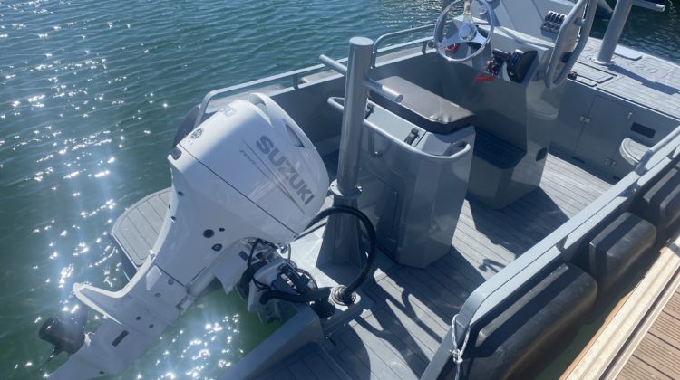 Concession Nautique Services la Rochelle - Vente et entretien bateau - Bateau professionnel 3D Tender PILOT 420