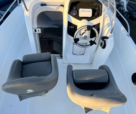 poste de pilotage- flyer 650- bateau occasion-nautique services la rochelle