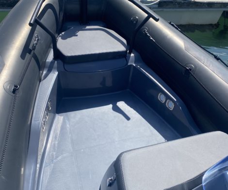 vue de l'avant zodiac pro 6.5- occasion disponible à la rochelle chez nautique services (1)