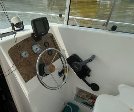 poste-de-pilotage-eyrac-600-bateau-occasion-larochelle